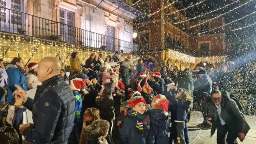 Nieve en el encendido de luces navideñas en leon