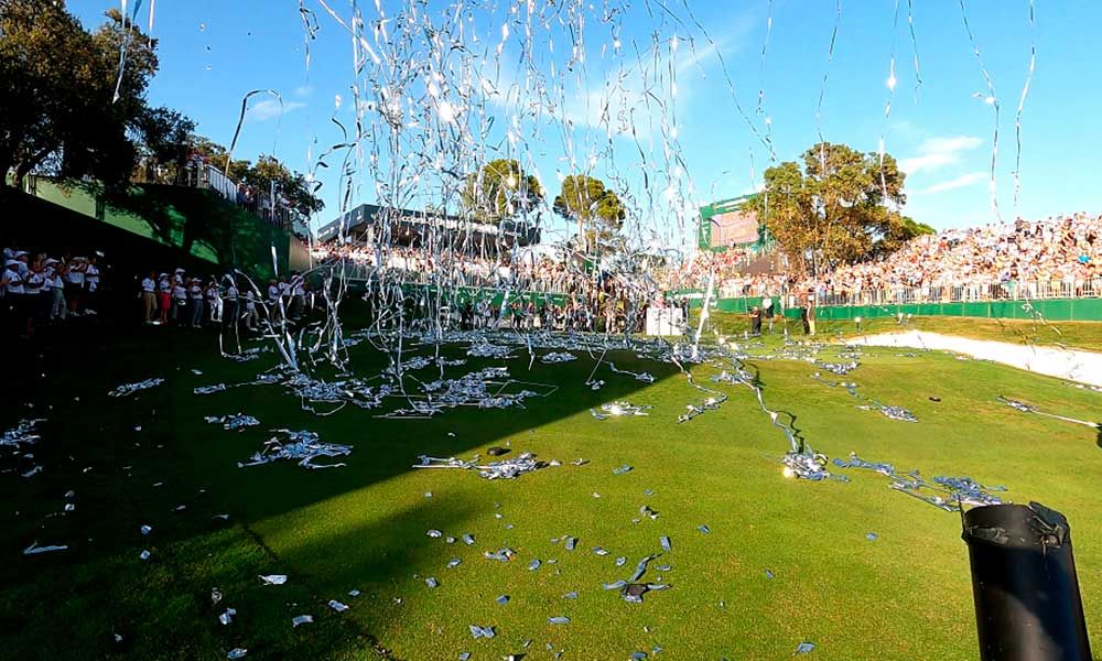 Serpentinas plateadas en el acciona open España de golf