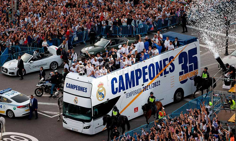 Confetti blanco en cibeles para el Real Madrid