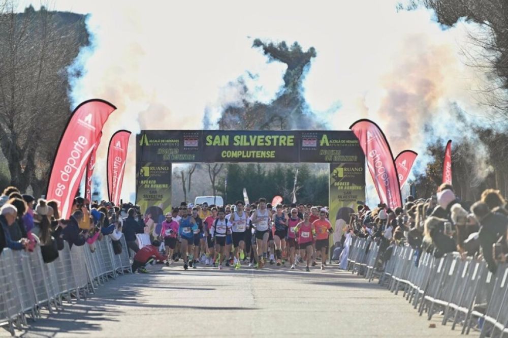 Humo y chispas en la San Silvestre de Alcalá de Henares 2024